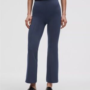 Lululemon ribbed softstreme flared pant with zipper size 4